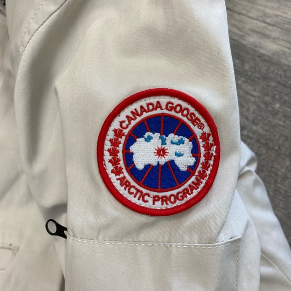 Small Canada Goose Jacket - Picture 2 of 3